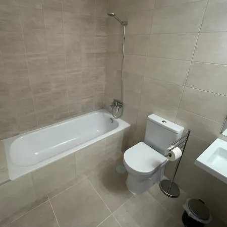아파트 Wonderful, Excellent New 4-bed Near Malaga With Indoor And Outdoor Swimmimg Pools, Gym And Sauna Facilities El Faro
