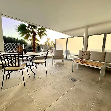 Appartement Wonderful, Excellent New 4-bed Near Malaga With Indoor And Outdoor Swimmimg Pools, Gym And Sauna Facilities *