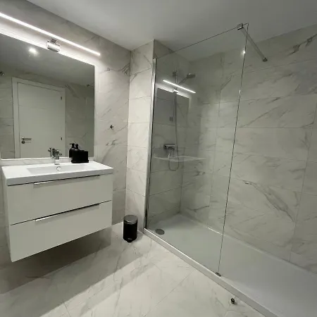 Wonderful, Excellent New 4-bed Near Malaga With Indoor And Outdoor Swimmimg Pools, Gym And Sauna Facilities El Faro